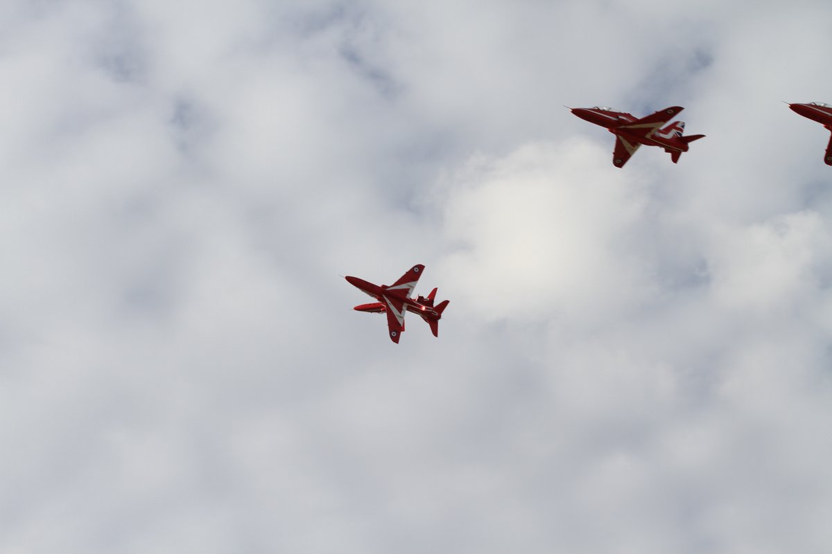 QueenofNeen's tweet photo. @rafredarrows and @RoyalAirForce taken 21/8/22 @SouthendAirport @SENAirTraffic How close were these two jets? I know pics can be deceptive......#airshow #hawkt1 #southendcity #redarrows #RAF https://t.co/RAqpcNbRbA