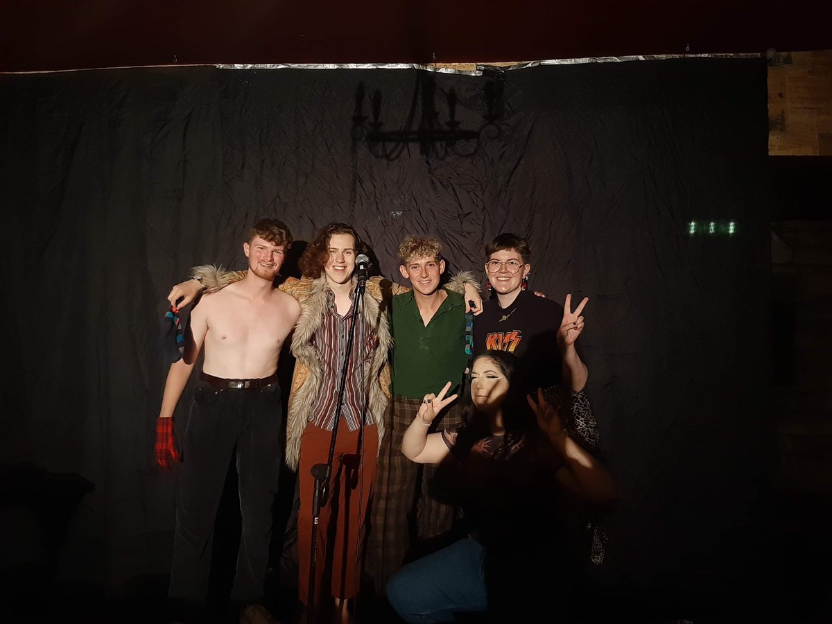 BFootnotes's tweet image. Some of our stand ups celebrating being half way through our run! Catch Citation Needed whilst you still can, everyday 11:45am at The Caves! #edfringe #EdFringe22 @Justthetonic