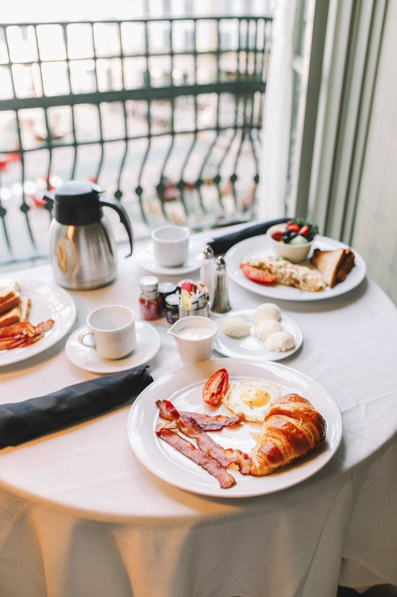 FL_Resort's tweet photo. Wakey, Wakey… to in room dining and amazing views!!🥓🍳
#frenchlickresort #westbadenspringshotel
#roomserviceplease #comfortablemornings https://t.co/SiPhvPExbX
