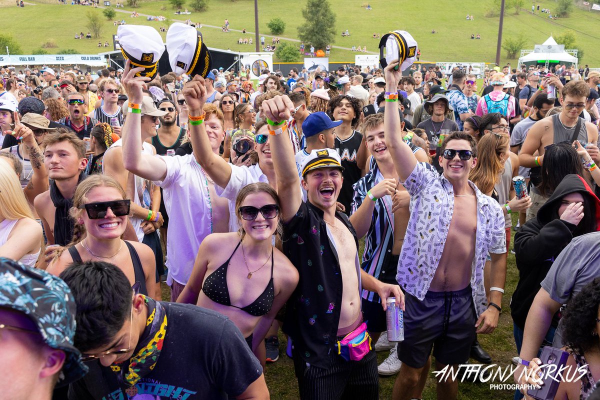 Local Spins (@localspins) on Twitter photo Breakaway resumes after evacuation, plus Vince Gill, Pedro's Pig Roast, Pigeons Playing Ping Pon & more concert recaps, photos at Local Spins:
wp.me/p2aLby-12Kv
#localspins <a href="/BreakawayFest/">Breakaway Festival</a> <a href="/pigeonsplaying/">Pigeons Playing Ping Pong</a> <a href="/BellsBrewery/">Bell's Brewery</a> <a href="/djsnake/">DJ SNAKE</a> <a href="/VGcom/">Vince Gill</a> <a href="/DeVosPerfHall/">DeVos Perf Hall</a> Breakaway resumes after evacuation, plus Vince Gill, Pedro's Pig Roast, Pigeons Playing Ping Pon & more concert recaps, photos at Local Spins:
wp.me/p2aLby-12Kv
#localspins <a href="/BreakawayFest/">Breakaway Festival</a> <a href="/pigeonsplaying/">Pigeons Playing Ping Pong</a> <a href="/BellsBrewery/">Bell's Brewery</a> <a href="/djsnake/">DJ SNAKE</a> <a href="/VGcom/">Vince Gill</a> <a href="/DeVosPerfHall/">DeVos Perf Hall</a>