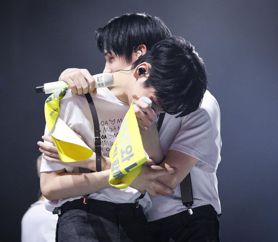 D_blckbutterfly's tweet image. The day when I realized I love them #MemoriesWithTXT