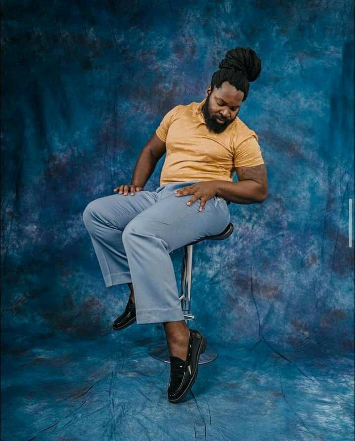 KingKaySA's tweet photo. “With these CATALOGUE, ngise LOKSHIN nase NORTH/ There's more to life than uk'performa koma BREE nase NOORD/ Number 10 kule skipper, That's Messi/ Gucci ne Brentiza, That's Nasty/ kwaal over features, that's sassy/ STUDENT I'm the teacher, that's CLASSY” #OmegaFreestyle https://t.co/zIbjJ0UTGf
