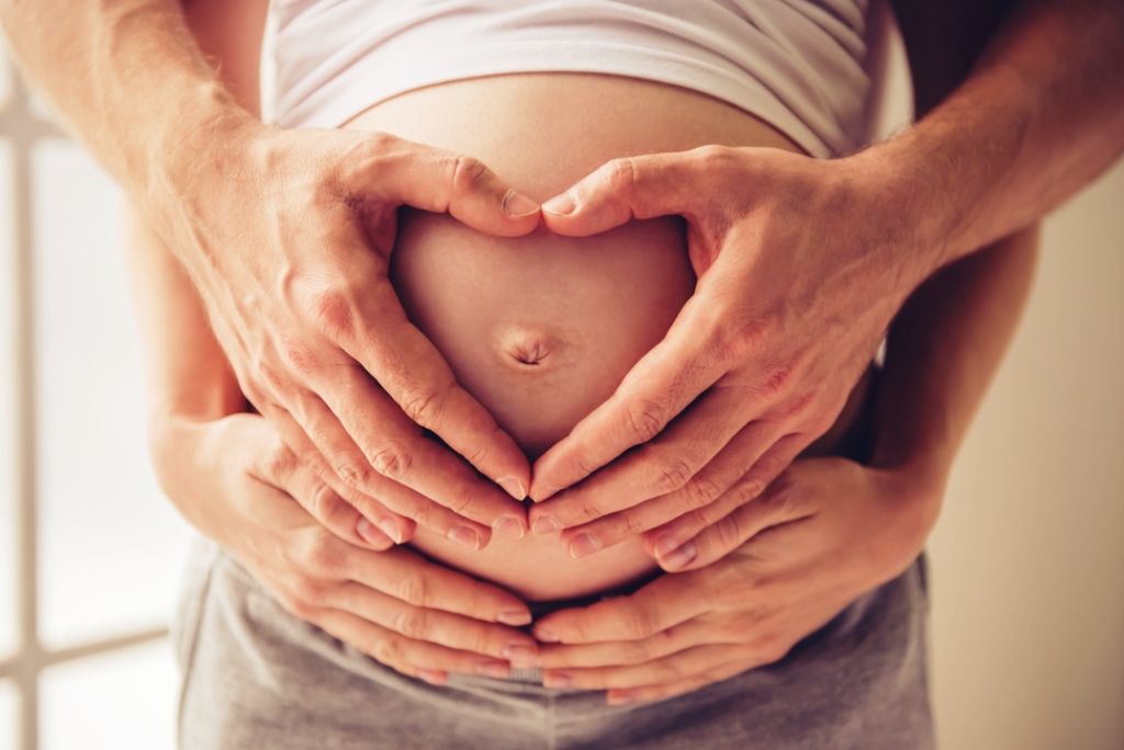 La #gestaciónsolidaria estuvo entre los temas más controvertidos durante la reciente consulta popular sobre el nuevo #CódigoDeLasFamilias, debido a los patrones socioculturales que aún perviven en #Cuba y a la influencia de lo que ocurre en otros países bit.ly/3Ckfdpu