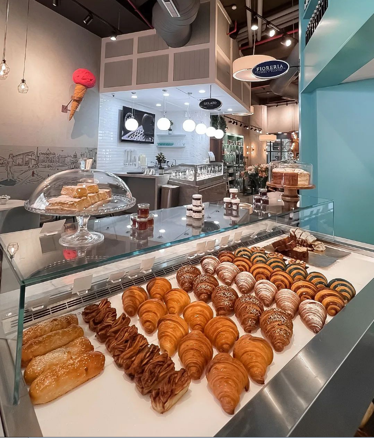 reporteinsular's tweet photo. Si deseas disfrutar de un rico Desayuno , Almuerzo , Merienda o Cena te recomendamos que visites  Francelina y te sentirás  como si estuvieses en el sito mas  glamoroso de Europa  C C La Vela Porlamar @francelina.ve 
Whatsapp +584122595133 https://t.co/lOMMKtEyrH