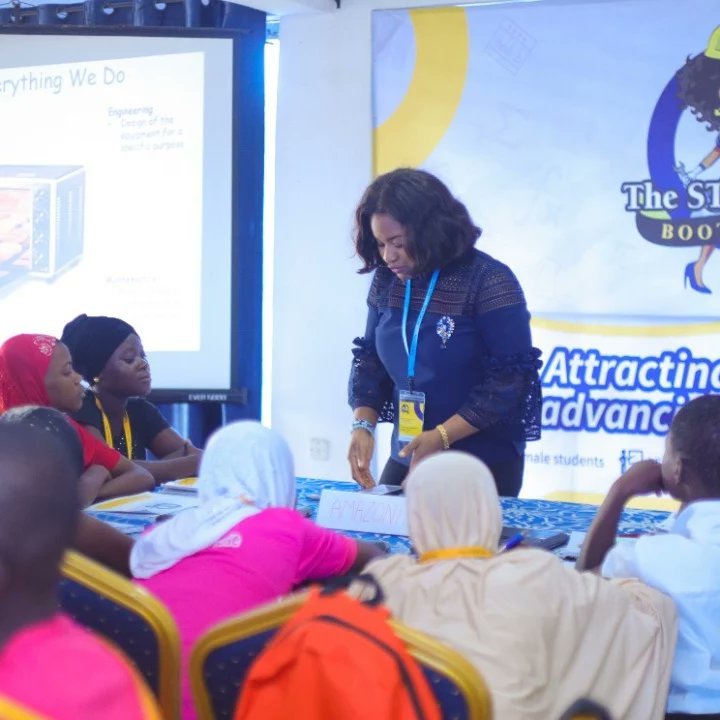 TheSTEMBelle's tweet photo. Without doubt, mentorship is important for girls in low income communities interested in pursuing careers in STEM. We definitely are committed to this at The STEM Belle.
👠↔️👢
#thestembelle
#mentor
#stemmentoring
#stemmentorship
#stilettosandsteeltoes
#stemgirls https://t.co/U2LK8r8USz