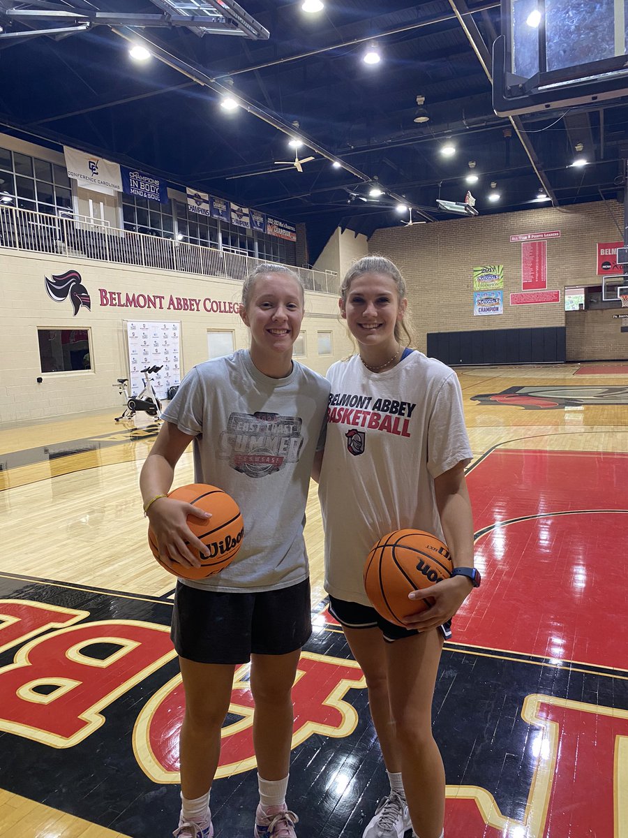AbbeyWBB's tweet photo. It was an exciting weekend as we welcome our team and newcomers back to campus! https://t.co/nouu9z4zRZ