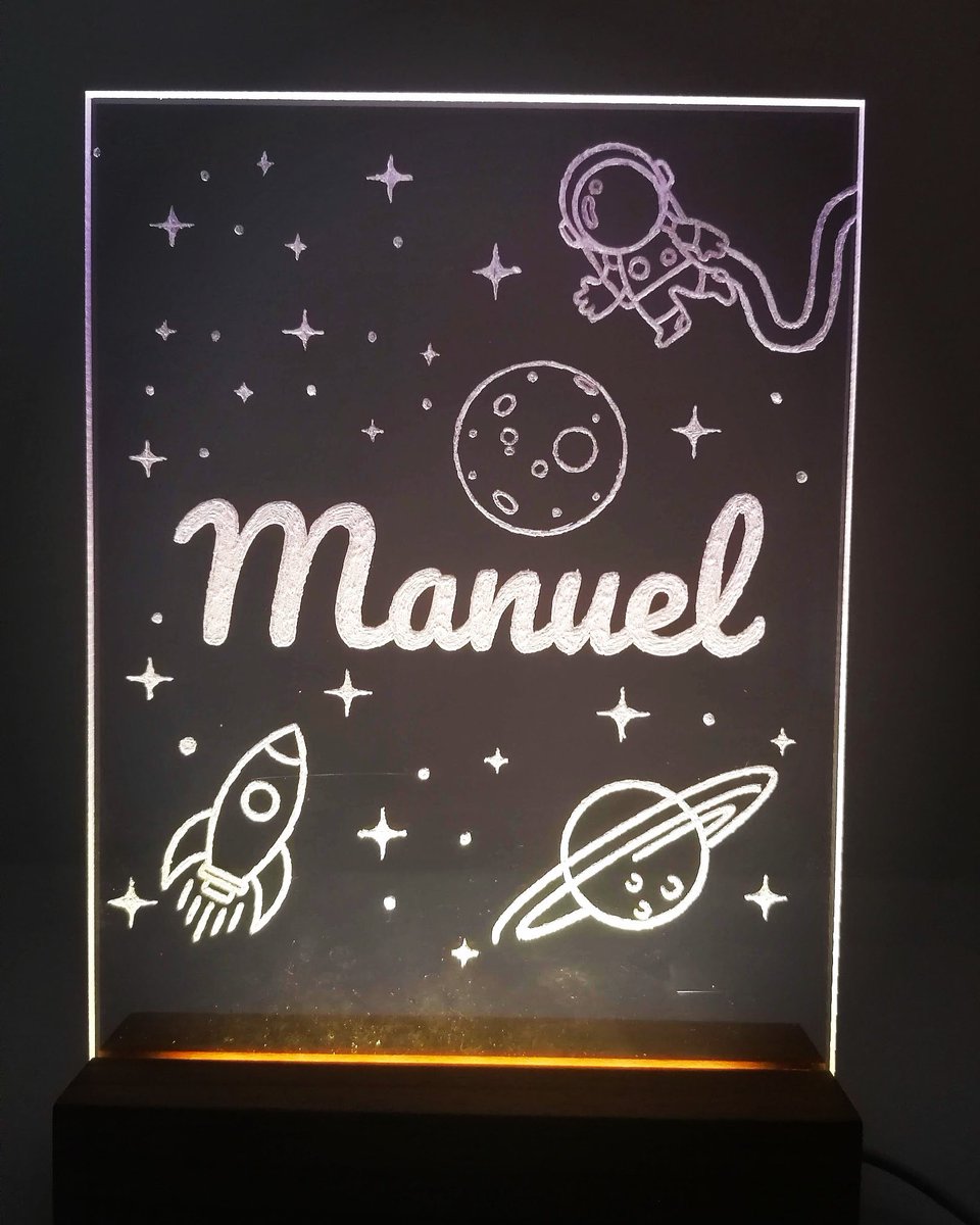 Tuestilodeboda's tweet photo. Lampara quita miedo para el pequeño Manuel. ¿No os parece preciosa? Podéis pedir la vuestra con la temática que queráis, todos mis diseños parten de cero. #regalospersonalizados #regalosoriginales #lamparaled #tuestilodeboda https://t.co/UGTkM6P4Kx