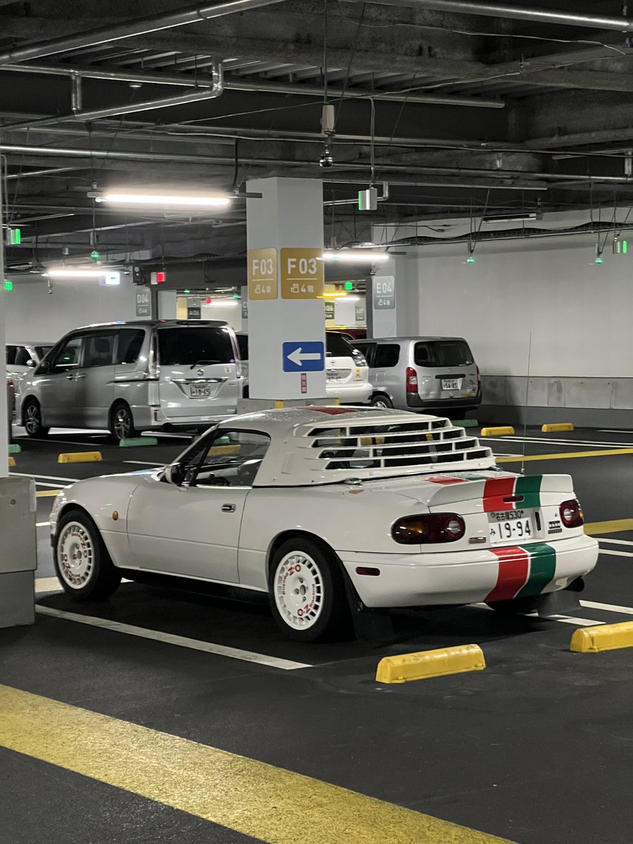 KMatsuda1975's tweet photo. #多分私しかやってない
世界で多分残存2の #KGWORKS さんの'96製 #ハードトップルーバー
ちなみにもう1つも持ってる(笑)
そして #ロードスター に #OZRacingRally の組み合わせ
国内は多分僕だけ
世界で3人位かな https://t.co/xaDdMxwc8I