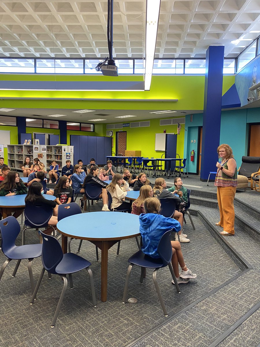 TeachFelsenthal's tweet photo. Thank you to Mrs. Walsh for giving our students an overview of the LRC! #D57Learns #D57Reads https://t.co/hwGm4tuqXJ