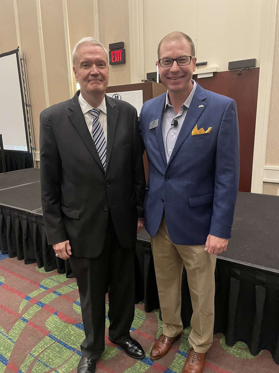 BradMBolton's tweet photo. Enjoyed delivering the good news that is #CommunityBanking this morning at the BlueGrass Community Bankers Annual Meeting!
Thank you BGCB for allowing me to discuss important  @ICBA #OneMission Community Banking issues ! https://t.co/Oim4pa1GWY