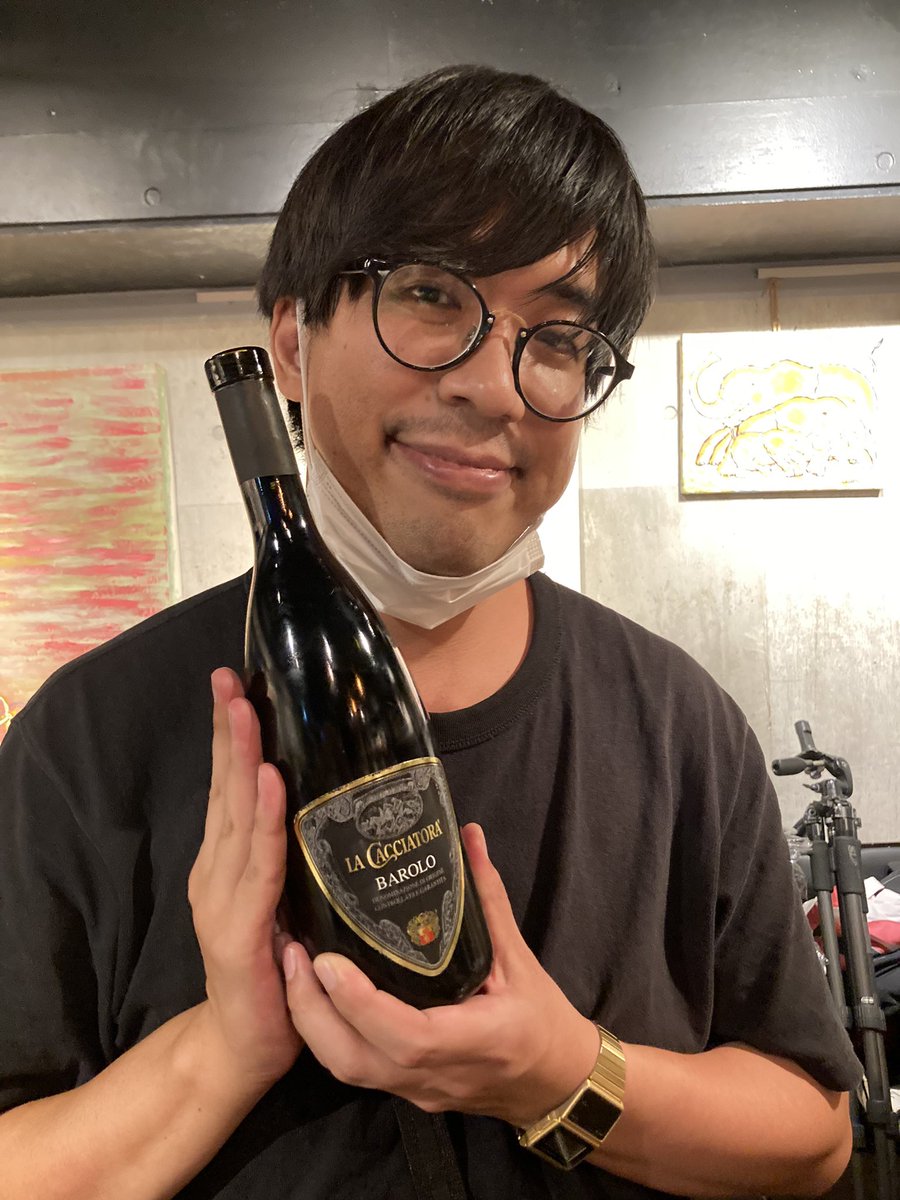 iloveshitamachi's tweet photo. 山ちゃんおめでとう！皆んなに気を遣って誕生日ですって書かない山ちゃん。でも書いたとしてもそんなに皆んなおめでとうって言わないと思うよ山ちゃん。ルームシェアしてムカつくとこしかないけど山ちゃん。全然好きじゃないし親友じゃないけど山ちゃん。友達の誕生日は祝う野暮じゃない！酔ってるなぁ https://t.co/PMOZyPo31f