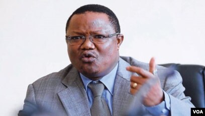 NectoKitiga's tweet photo. "Ukisema wewe sio mwanasiasa basi ujiandae kutawaliwa na usilalamike,siasa ni kitu mhimu katika jamii,ukikaa mbali na siasa usilalamike ukiambiwa Uhamie Burundi, msilalamikie Tozo kwa sababu mmewaachia siasa wababaishaji,kama hamtaki siasa msilalamike, lipeni Tozo"@TunduALissu https://t.co/C36BlcXHIT