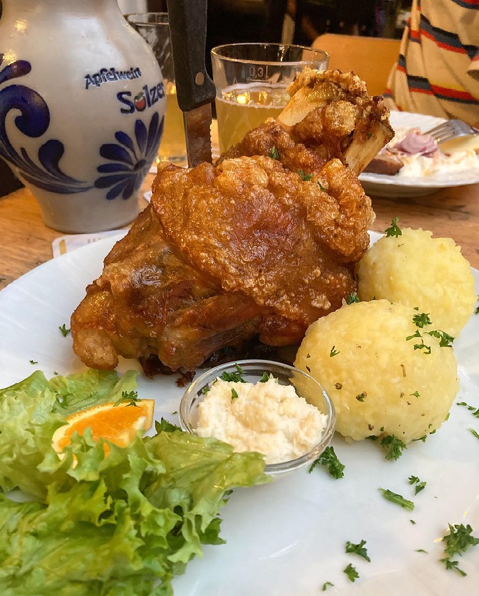 🇩🇪 Food and drinks in Germany

Thanks for hosting me clausbi and silvi_przz 😘 zpr.io/PJXFsSMTAmy9