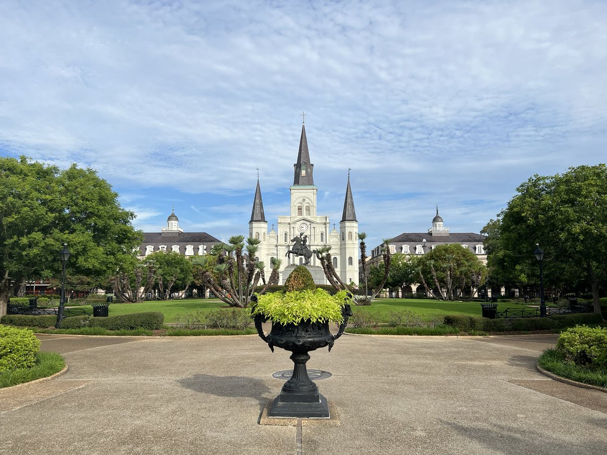 eliseom91's tweet photo. I am never complaining about Boston humidity again after visiting New Orleans 🥵 https://t.co/xIUrdz7ldo