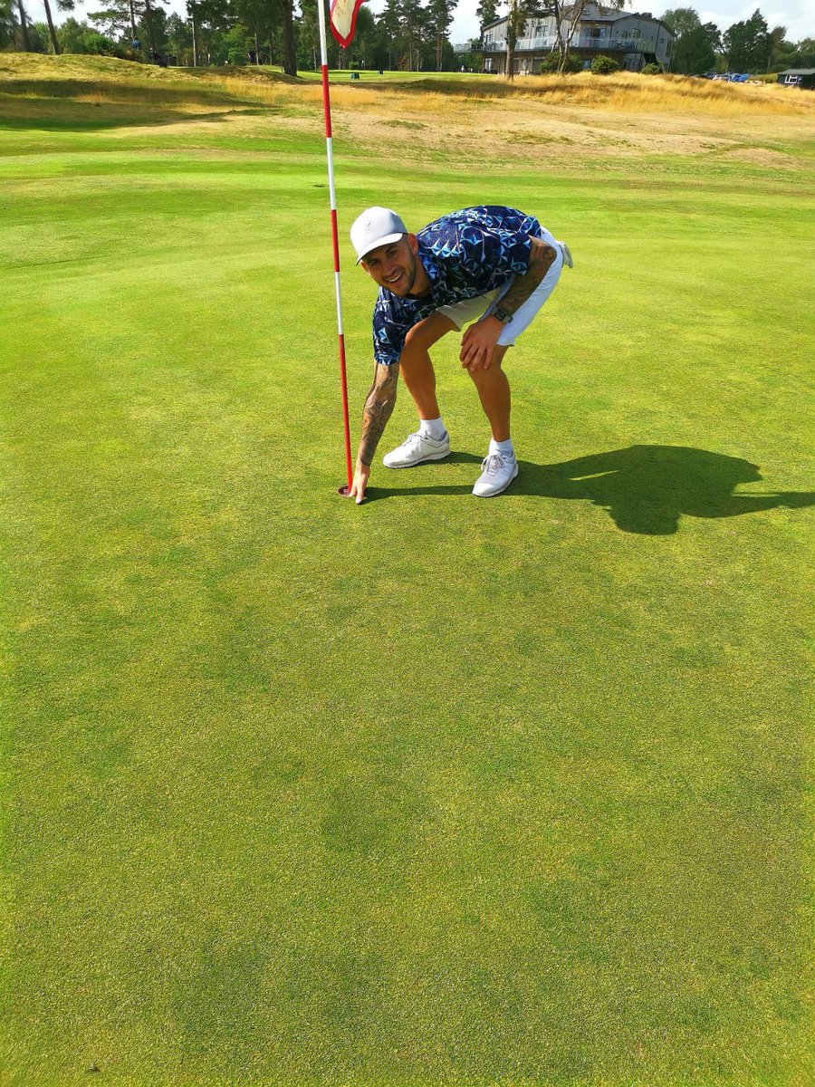 Terrible pose but my first ever hole in 1! 🙌🏽 10th hole at <a href="/CoxmoorGC/">Coxmoor Golf Club</a> 🍻