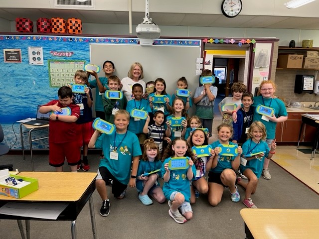 wqlnpbsnpr's tweet photo. Our summer #ScratchJr Camp (sponsored by @WabtecCorp) at Elk Valley Elementary was fun for everyone!
#YourLearningNeighborhood #LearningBroughtToLife
@UnitedWayErie @GirardSD https://t.co/Dz9r0ZPSJz