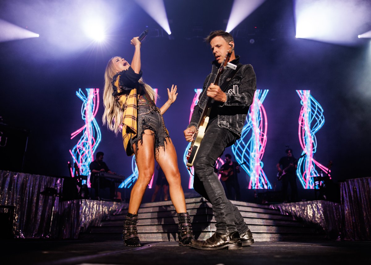 Carrie Underwood tweet media