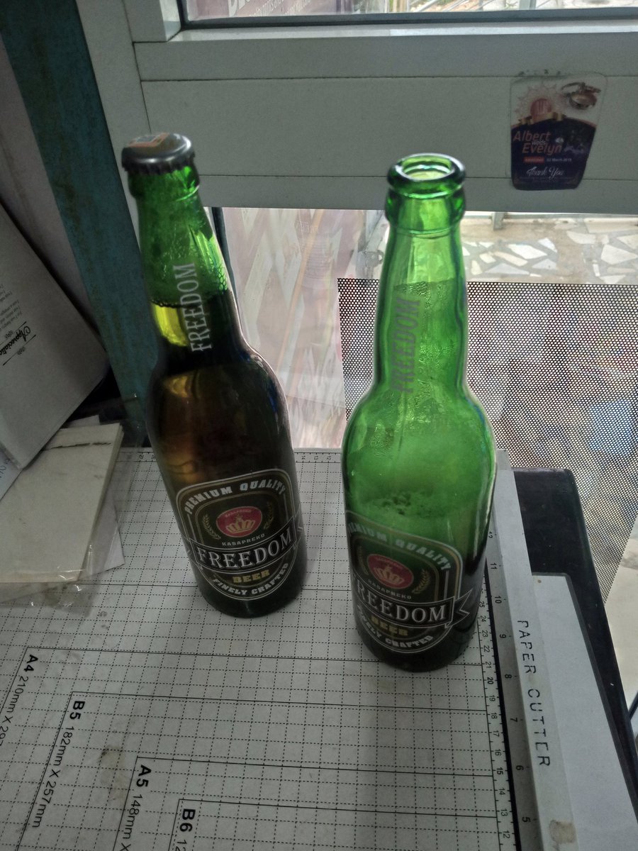 About a month ago ma boss <a href="/blaznNaze7/">Blazn Naze</a> asked us to meet buh we couldn't FF today we meet and guess wah,he gave me #Freedombeer. Snr thank you very much. U said more box for me😂😂 eiii pls I beg.<a href="/Kasaprekogh/">Kasapreko PLC</a> ma boss is really advertising #Freedombeer massa feeli free