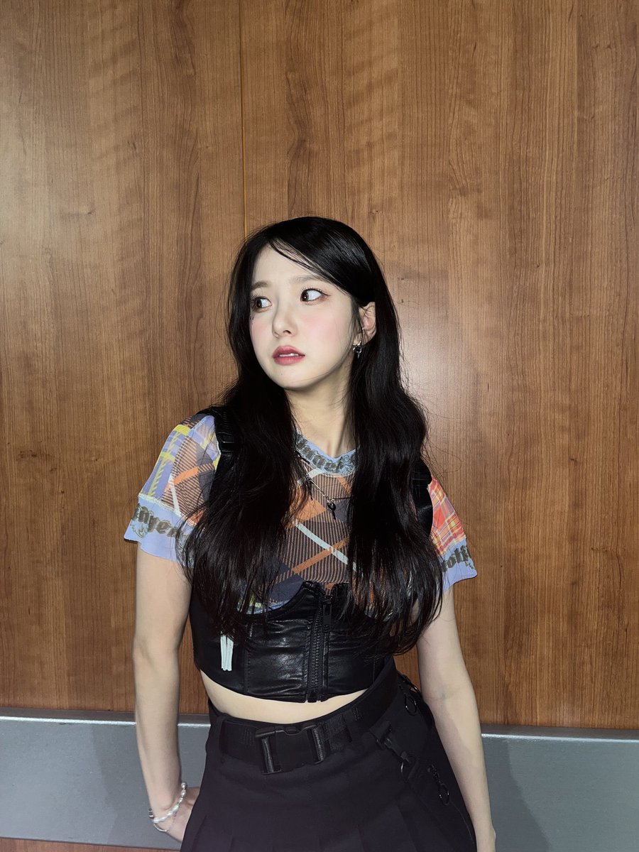 S097R's tweet photo. 🐰🍓🪐; happy LA trip https://t.co/7qGS8F7ITK