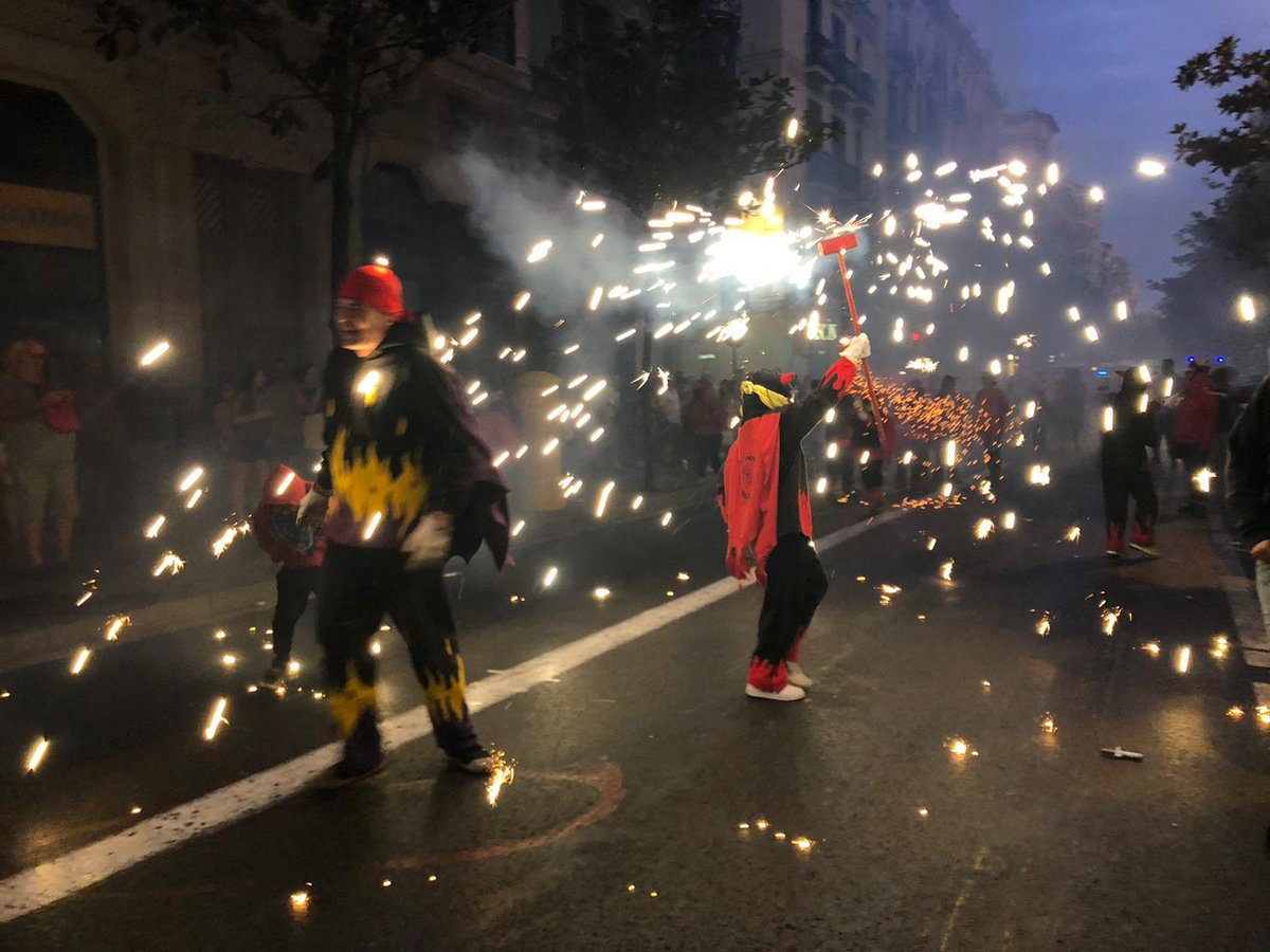 DiablesPieraInf's tweet photo. Sortida de la colla infantil dels Diables de Piera al correfoc de les festes de Gràcia 2022 https://t.co/iF8z2PnFXv