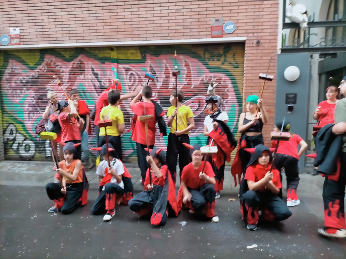 DiablesPieraInf's tweet photo. Sortida de la colla infantil dels Diables de Piera al correfoc de les festes de Gràcia 2022 https://t.co/iF8z2PnFXv