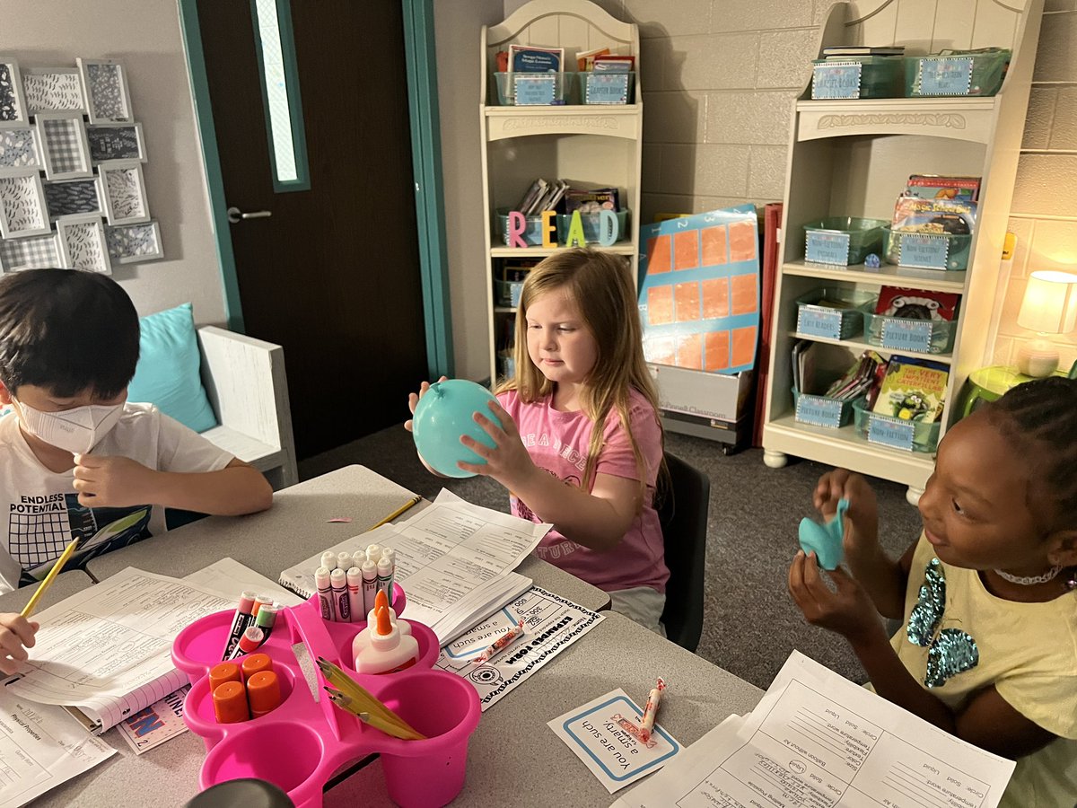 Gummy worms, popsicles, and balloons, OH MY! Thankful to have @MrsGiffordMBE join us for differentiation of physical properties. <a href="/HumbleISD_MBE/">Maplebrook Elem</a> <a href="/HumbleISD/">Humble ISD</a> <a href="/Humble_Science/">Humble ISD Elementary Science</a>