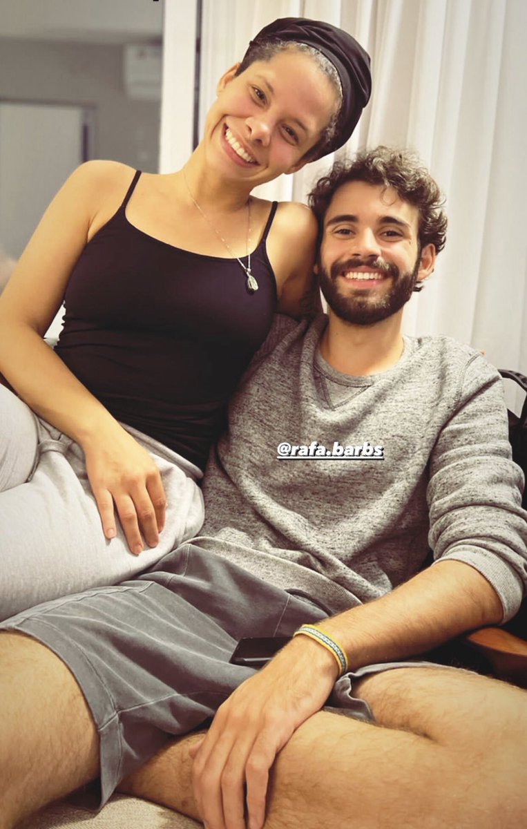 Tive um final de semana beeem gostoso e hoje já to aquii ohh 
@MC09_RAFAEL 🥰

Aceito dicas do que fazer no Rio esses diasss 🙏🏼