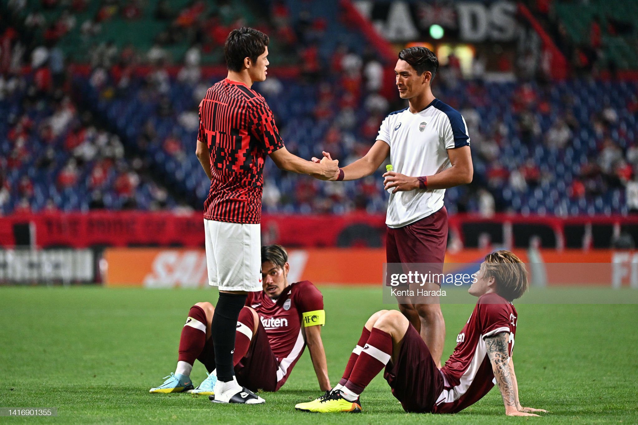 レッズ7 酒井と槙野の再会 酒井宏樹 槙野智章 浦和レッズ Urawareds T Co Wsunlqbq8m Twitter