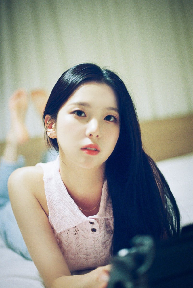 S097R's tweet photo. 🐰🍓🪐 https://t.co/E73TRd0hTz