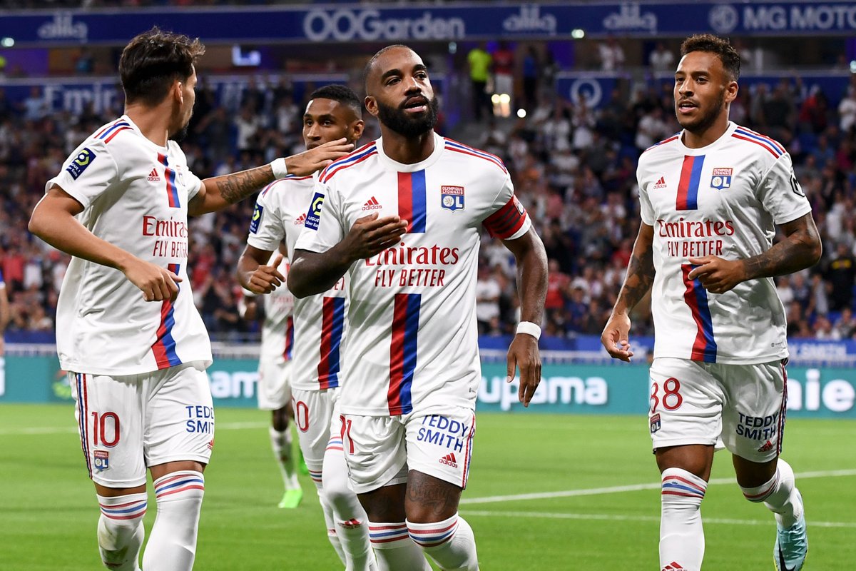 Ligue1_ENG's tweet photo. 🎧 @Ronaldingo14, @mattspiro &amp; @Jon_LeGossip are back with more #LeBeauJeu.

The team looks 🔙 at the weekend's action as Marseille, Lyon &amp; Lens win again. There’s also an amazing chat with @MoussaSissoko.

Answer our #DejaWho to WIN a Ligue 1 shirt!

👉 https://t.co/rtIiQWbzsY https://t.co/jsAWBsMt9r
