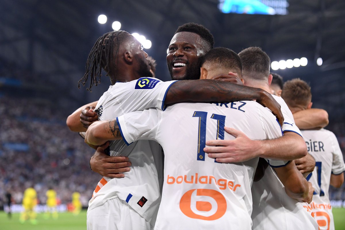 Ligue1_ENG's tweet photo. 🎧 @Ronaldingo14, @mattspiro &amp; @Jon_LeGossip are back with more #LeBeauJeu.

The team looks 🔙 at the weekend's action as Marseille, Lyon &amp; Lens win again. There’s also an amazing chat with @MoussaSissoko.

Answer our #DejaWho to WIN a Ligue 1 shirt!

👉 https://t.co/rtIiQWbzsY https://t.co/jsAWBsMt9r
