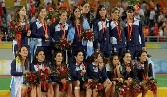 El plantel de Gaby #Minadeo: <a href="/MaguiAicega/">Magui Aicega</a>, <a href="/aymarlucha/">Luciana Aymar</a>, <a href="/noebarrionuevo/">M. Noel Barrionuevo</a>, Burkart, <a href="/GarciaSole10/">Sole Garcia</a>, G. Oliva, <a href="/AleGulla/">Ale Gulla</a>, Paz Hernández, Kañevsky, <a href="/charoluchetti/">Charo Luchetti OLY</a>, @MechiMargalot, <a href="/carlitarebecchi/">Carla Rebecchi</a>, Rossi, <a href="/nenurusso/">Mariné Russo</a>, <a href="/BelenSucci/">Belen Succi</a> y <a href="/paovu/">Paola Vukojicic</a>