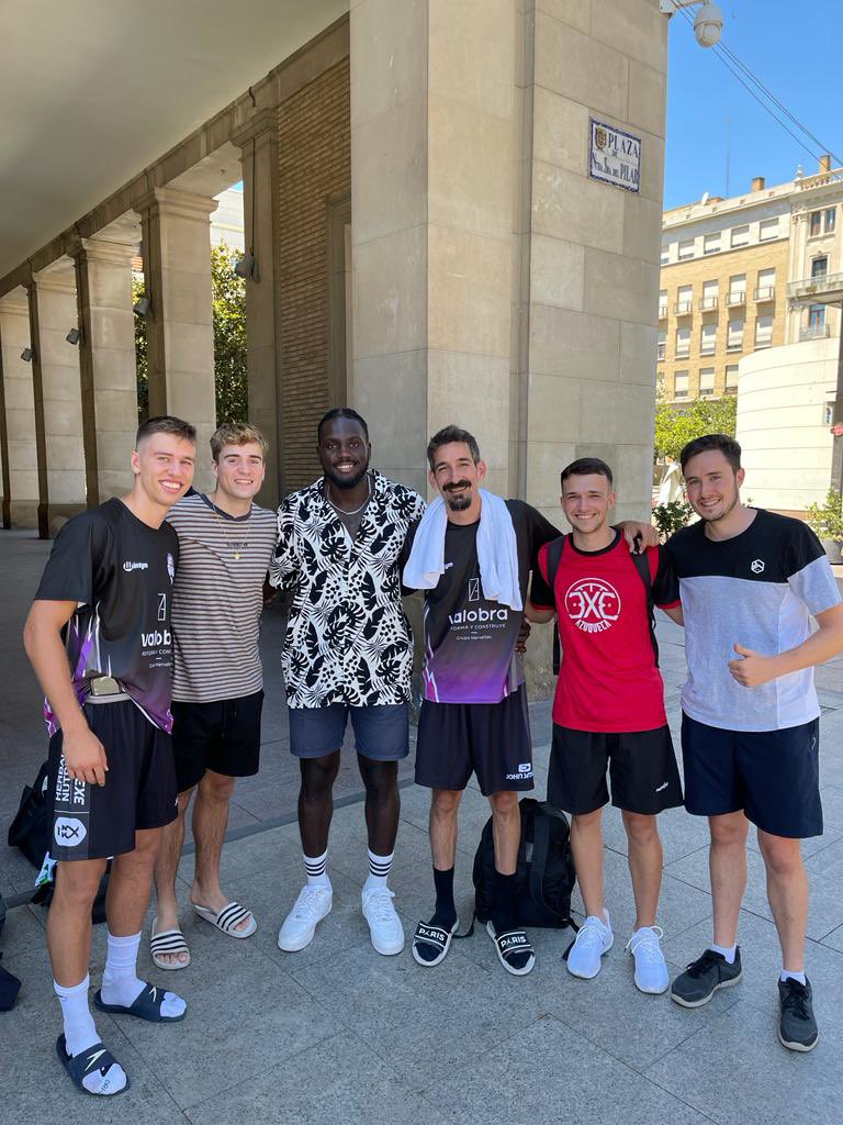 <a href="/floppball/">FLOPPBALL</a> <a href="/IAmKuroOG/">KURO</a> los tiktokers que jugamos 3x3 tendríamos que estar no?🫣