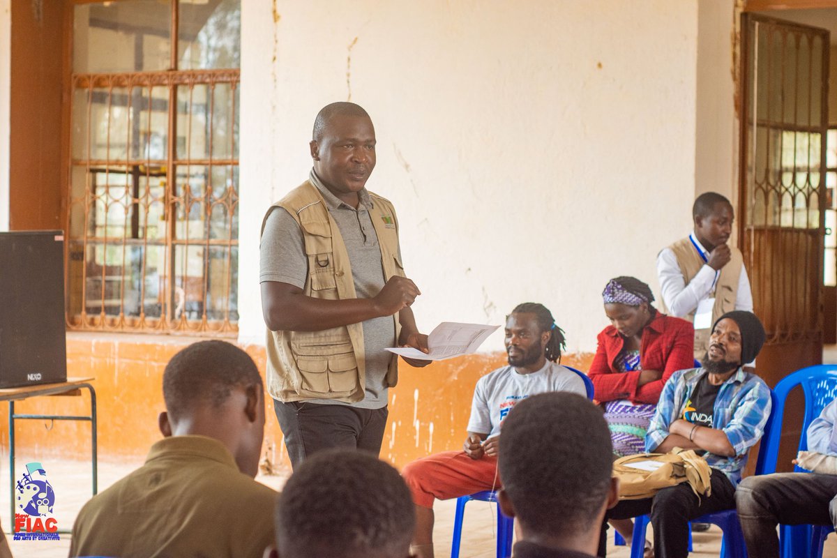 FiacBukavu's tweet photo. Sur le lieu de la #foire, des échanges sur plusieurs thématiques sont facilités par nos partenaires de La @LaBenevolencija ainsi que ateliers pour enfants dans l'#humour , le #dessin  ainsi que la #video 

#vivremieux #module #atelier #goodmoments https://t.co/pPEe7IMv2b