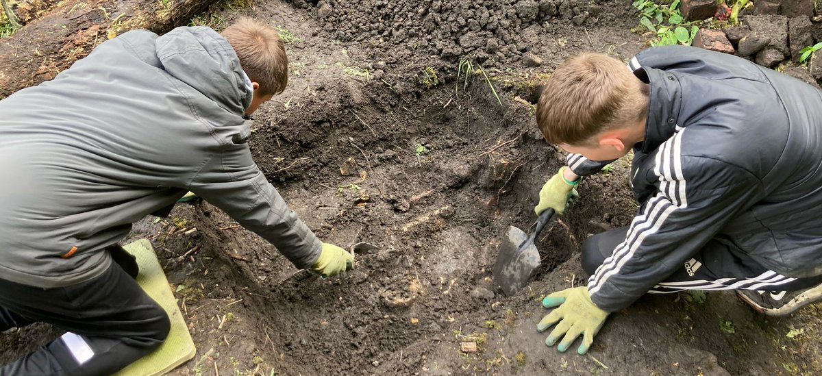 archaeologyuk's tweet photo. A community dig between @ArcDurham, @aucklandproject and pupils at @KJIAcademy has unearthed a wealth of objects – from medieval artefacts to a 1970s fire alarm – which the team hope will help them map the town’s evolution over 1000 years. 
Read more here: https://t.co/fcWxZhrql8 https://t.co/1T4kzrfk6O