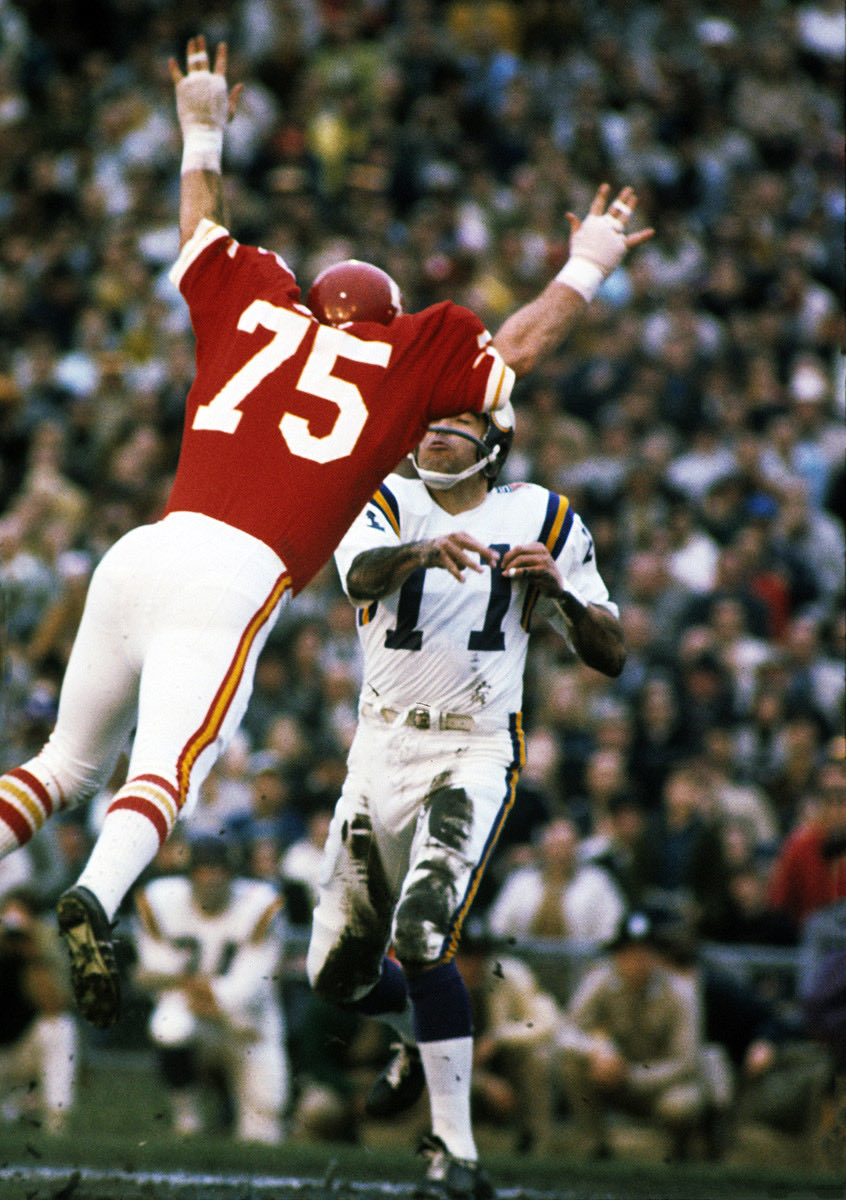 Vintage_Chiefs's tweet photo. Jerry Mays #ChiefsKingdom https://t.co/AaFmNFSg4F