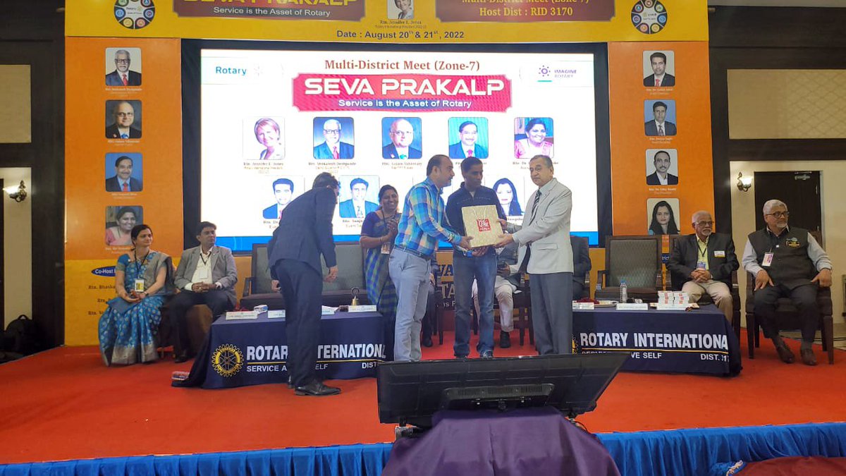 GoalsrInc's tweet photo. Goalsr was commended by the Rotary club of North Karnataka for its great CSR efforts in Dharwad, and have requested to sign an MOU for IT support and services across all of India and the USA.

#goalsr #rotaryclub #northkarnataka #csr #dharward #MoU #india #usa #itsupport https://t.co/C4eg3bygHC