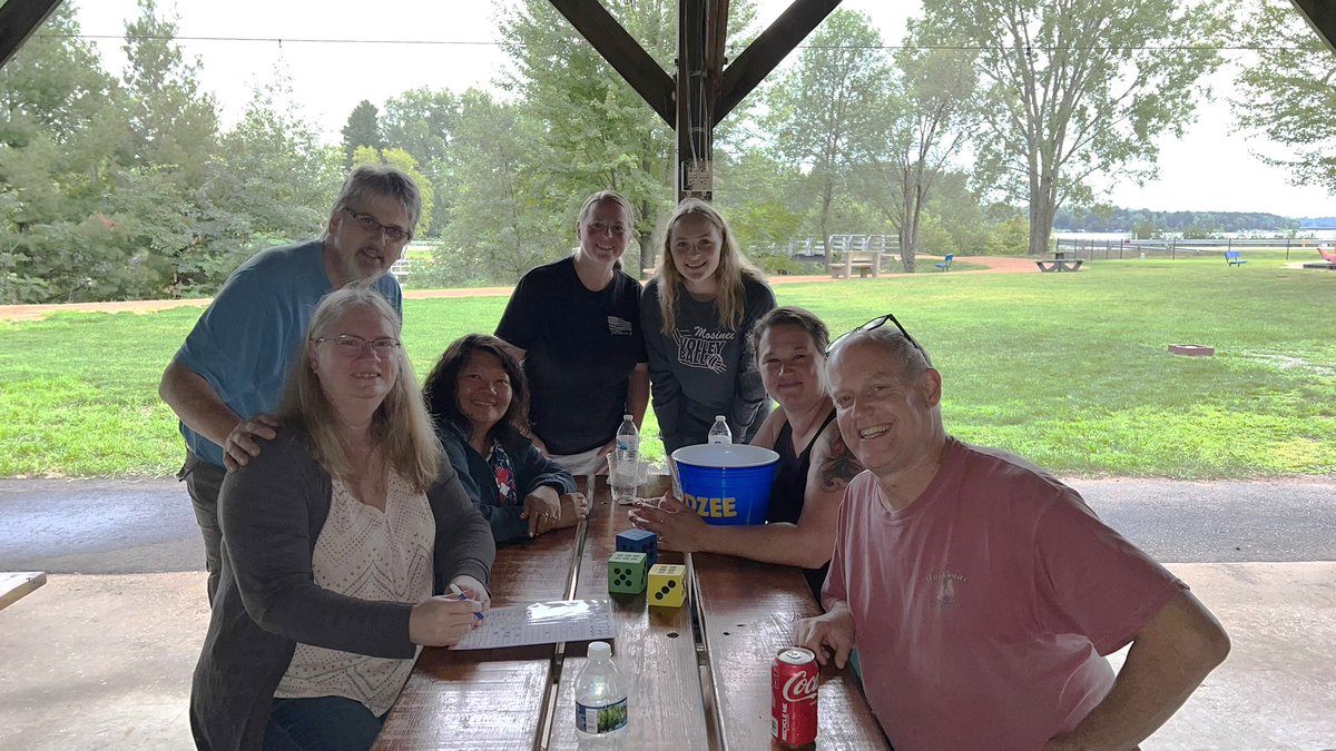 MapleRidgeFarms's tweet photo. Let's have a picnic! Last week, our Ridger family gathered for our annual company picnic. We enjoyed catching up, eating delicious food and spending quality time together on a beautiful summer evening. Thank you to everyone who came out! π
#foodgiftLOVE #promofam https://t.co/bYDDUMEzEs