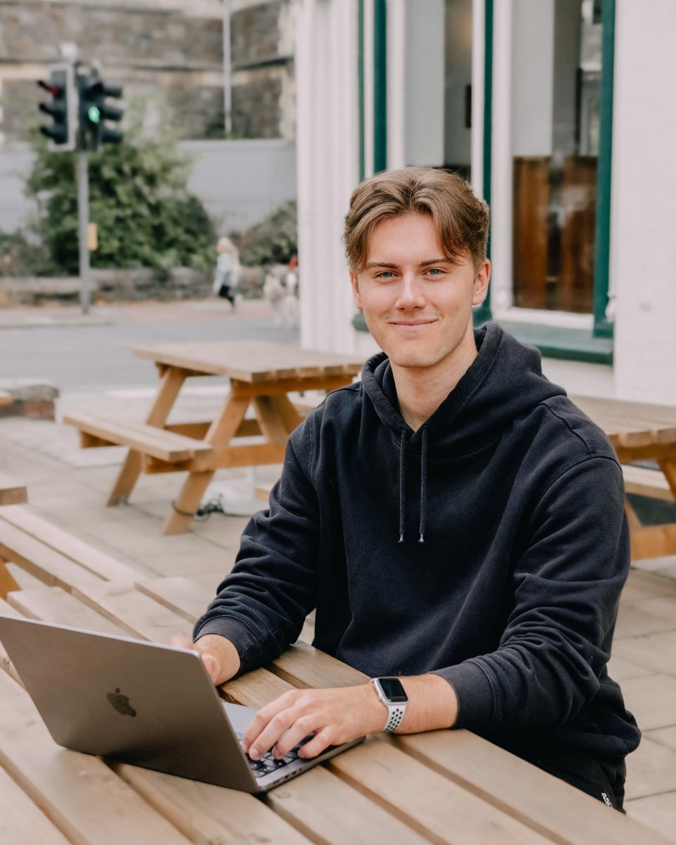 HodgesNet's tweet photo. We've been making the most of working outside because we know... Winter is coming!

Featuring our new model Pete 😎

#SMM #socialmediamanager #socialmediaagency #kajabihero #socialmediamarketing #contentmarketing #videoediting #webdevelopment #workinsocial #socialmediamemes https://t.co/Bt23sBooR1