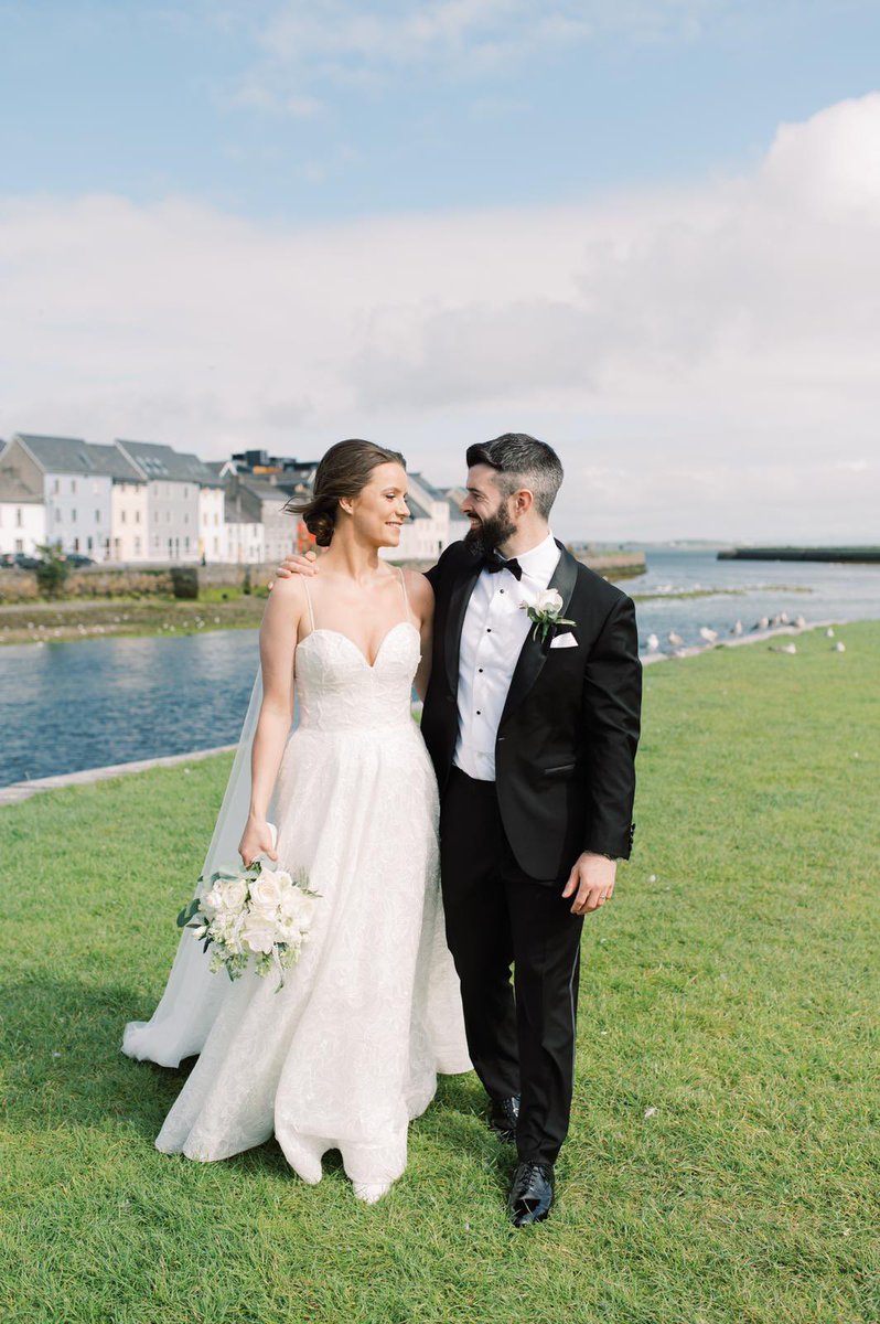 Social_JenBren's tweet photo. Married my best friend ✨ https://t.co/UDg50LaWzZ