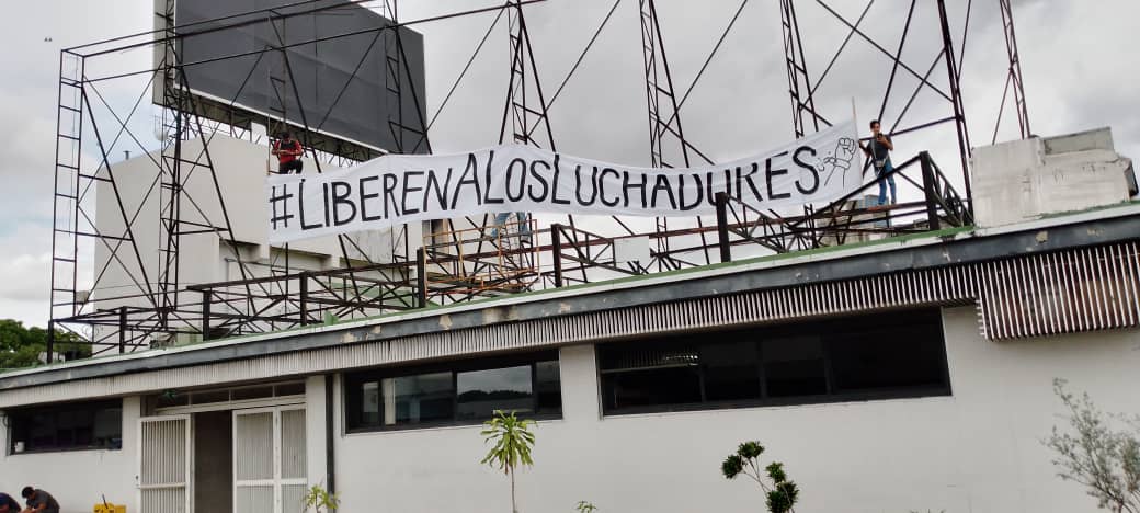 LIBERTAD | #22agosto | Desde la Casa que Vence la Sombra, #UCV, el Comité de Familiares y Amigos de los Luchadores Sociales y Presos Políticos, envía un mensaje a la @ONU_derechos @onuvenezuela y a la @CortePenal_ para que exijan la libertad de los Presos Políticos en #Venezuela