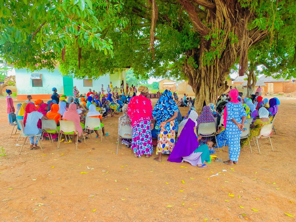 YoungUrbanWomen's tweet photo. Women’s rights are human rights ~
Young Urban Women in Tamale conducted an SRHR sensitization in Dimala and Malshegu, to educate young women on bodily integrity and to distribute dignity kits as support to their menstrual health journey.
#YUWMovement https://t.co/vDA4kws9QA