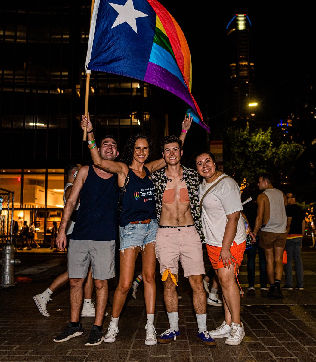 sequoialace's tweet image. Austin priiiide 🏳️‍🌈🏳️‍⚧️