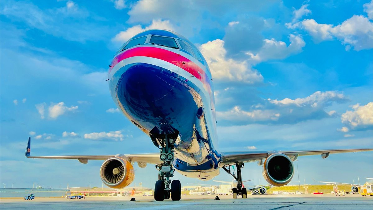 We love our #speciallivery #aircraft, dressed in uniquely Icelandic themes. There’s glaciers, northern lights, and this gem, painted in the national flag for the 100-year anniversary of Icelandic sovereignty 🇮🇸 What other natural beauties deserve a livery? bit.ly/3QRAFGq