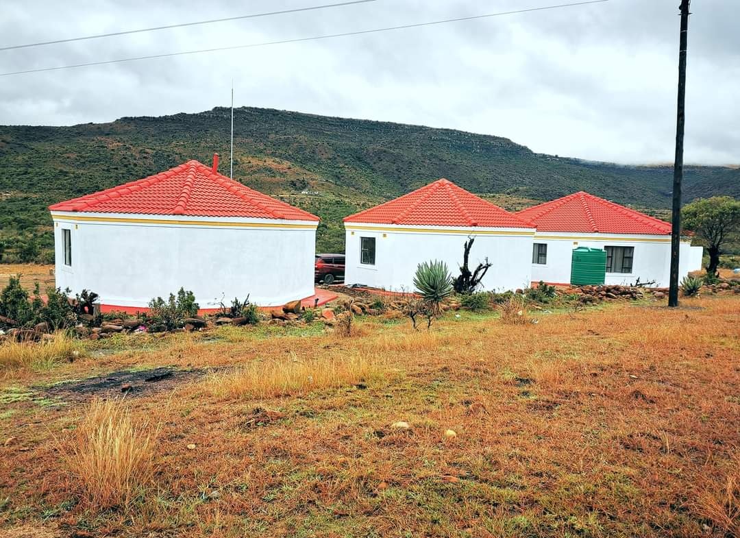 ThokozaniTS's tweet photo. My brothers and I built lelikhaya for our family. Sicela nisibongise😊. https://t.co/19NgcRLbBt
