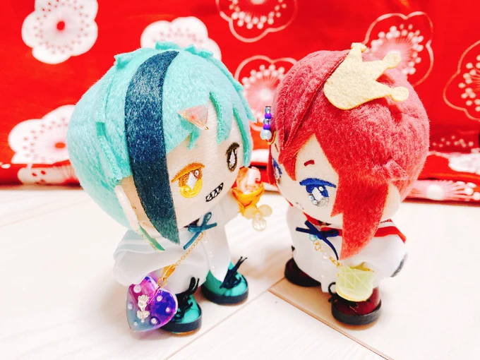 ニケさん( )からぬいすくりーむを差し入れにいただきました!!プレゼントBOXからもうめちゃんこかわいくてえええ!!!ありがとうございました…!!!うちのぬいちゃんたちもおおはしゃぎだぜ…!!! 