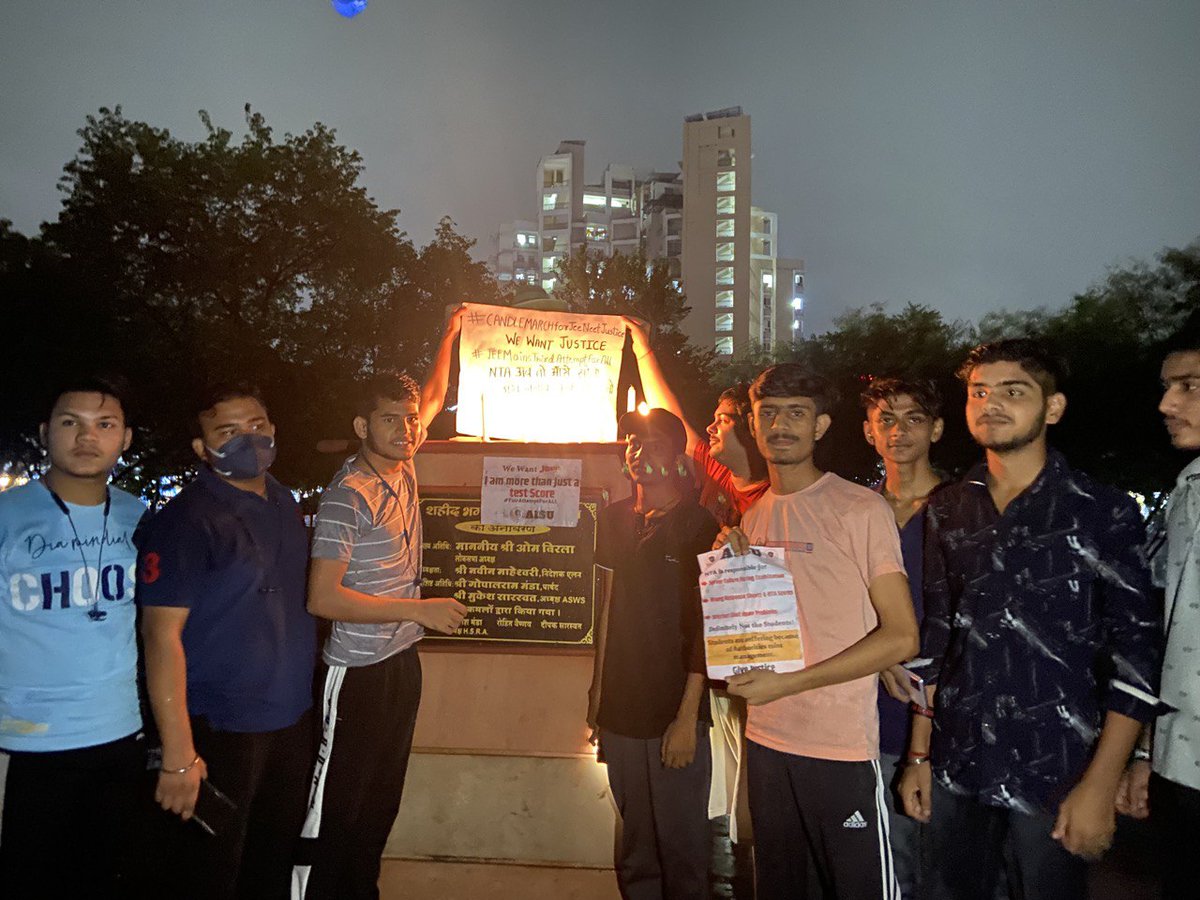 AryanGupta2468's tweet photo. STUDENTS JUST WANT THIRD ATTEMPT FOR THEIR JUSTICE.. AB TOH SUNLO IN BACHON KI GUHAR.. 🙏🏻🙏🏻🙏🏻🙏🏻
A glimpse from Kota,Rajasthan 

@DG_NTA  @EduMinOfIndia @PMOIndia @ZeeNewsEnglish @aajtak @erPawanBhadana 
@republic @Xpress_edex #CANDLEMARCHforJeeNeetJustice https://t.co/UzqAWp9dDu