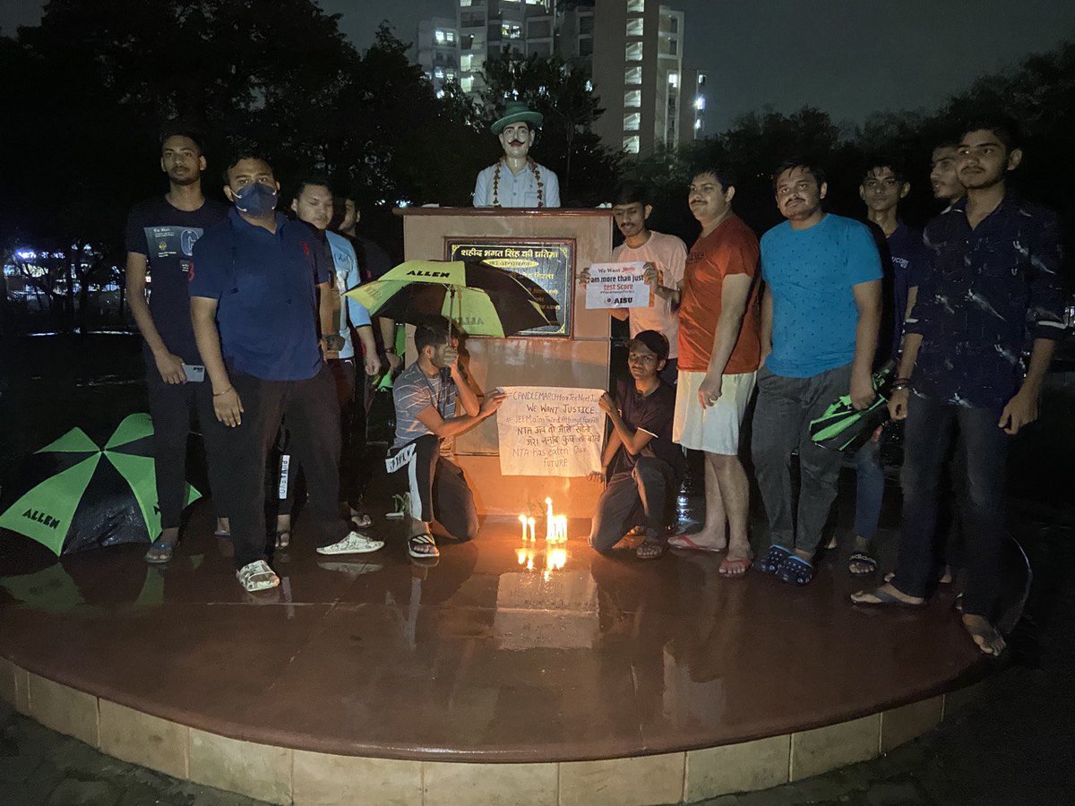 AryanGupta2468's tweet photo. STUDENTS JUST WANT THIRD ATTEMPT FOR THEIR JUSTICE.. AB TOH SUNLO IN BACHON KI GUHAR.. 🙏🏻🙏🏻🙏🏻🙏🏻
A glimpse from Kota,Rajasthan 

@DG_NTA  @EduMinOfIndia @PMOIndia @ZeeNewsEnglish @aajtak @erPawanBhadana 
@republic @Xpress_edex #CANDLEMARCHforJeeNeetJustice https://t.co/UzqAWp9dDu