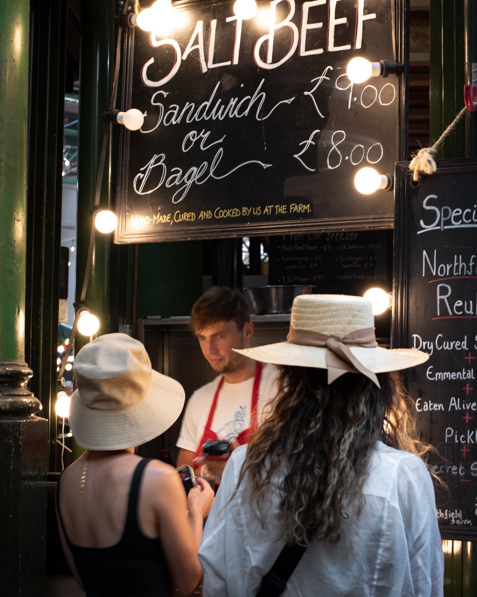 JFDC4's tweet photo. Some street photo instants in colours.
Borough Market is such a perfect place to capture some powerful candids ツ

#colour #London #streetphotography #urbanphotography #central #contrast #attentiontodetails #boroughmarket #highlights https://t.co/XFCwHyokwJ