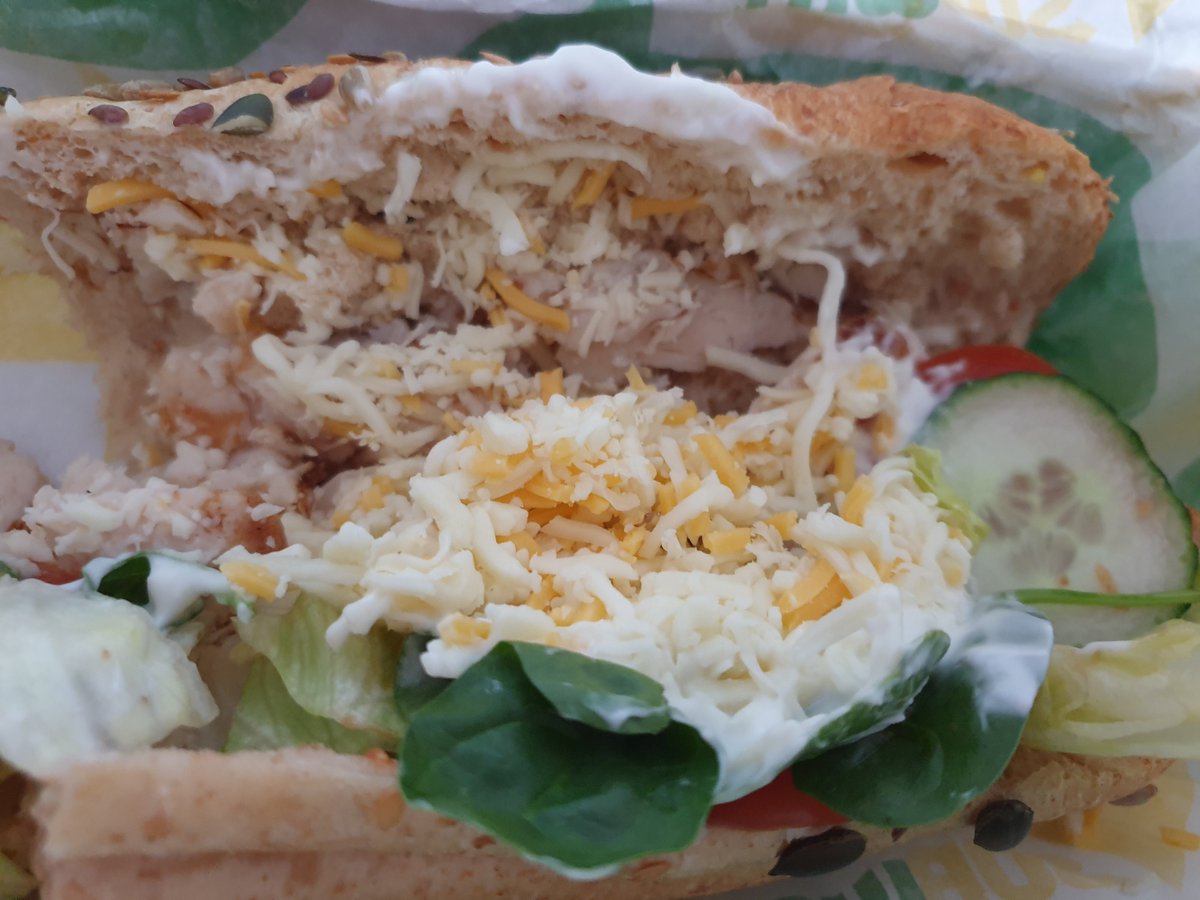 mariareiach's tweet photo. 1/ @SubwayUK just had a @ubereats_uk from Top Valley Road Nottingham. What is the point of ordering? To get what you want you would think? OK. Cold, soft hash browns. No dip. Toasted footlong chicken sub - not toasted. £3.19 for guacamole - no where in sight. Thrown together like https://t.co/M8K6HKd8ET